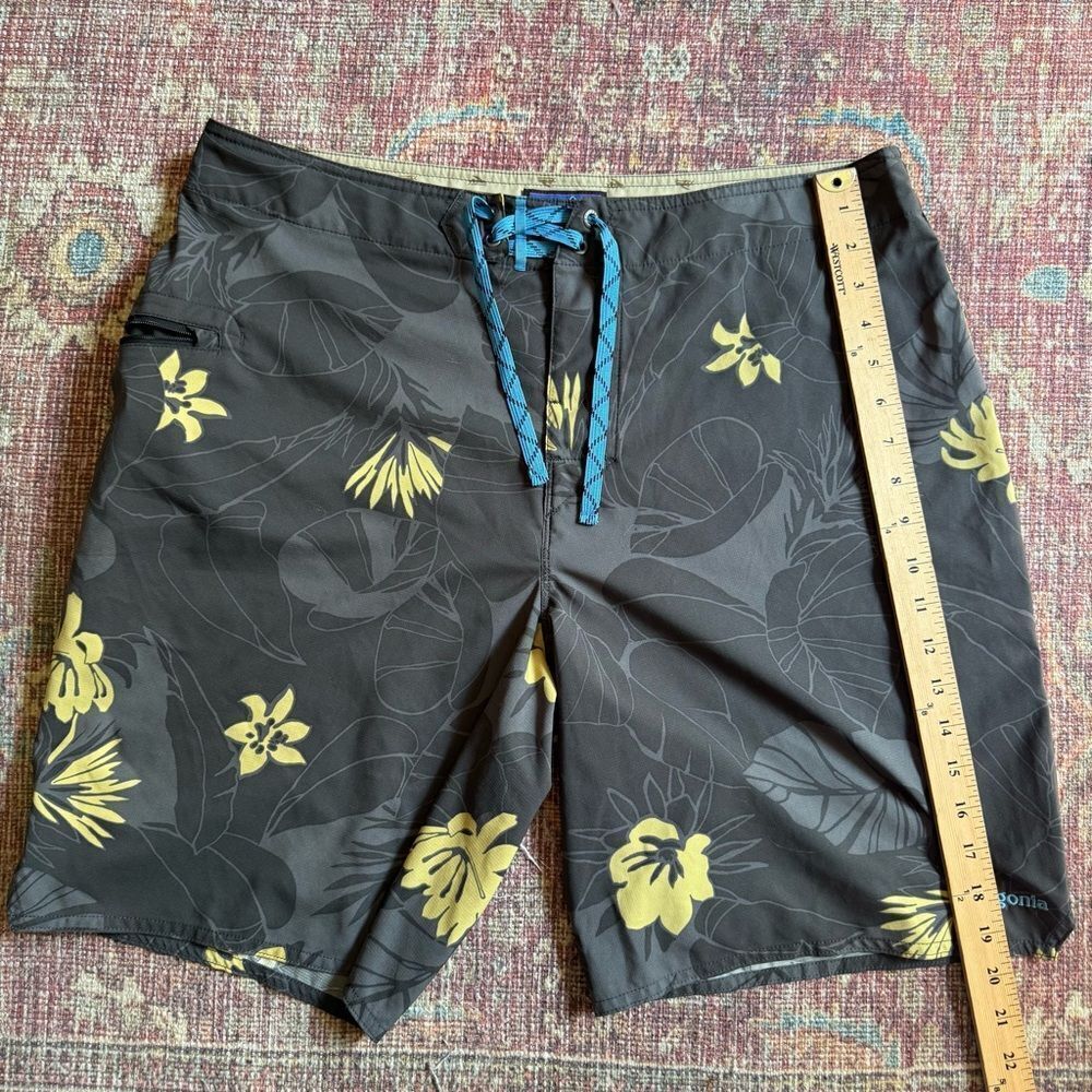 Patagonia Men's Swim Shorts - gray and Yellow Floral size 35 - Picture 3 of 9